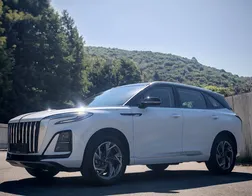 Osobné vozidlá - HONGQI HS3 HONGQI HS3 - 2026, 7-st. automatická