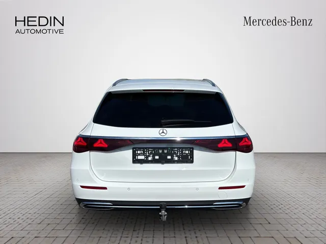 Osobné vozidlá - MERCEDES-BENZ E 220 d 4MATIC kombi Mercedes-Benz E trieda Kombi - 2025, 9-st. automatická