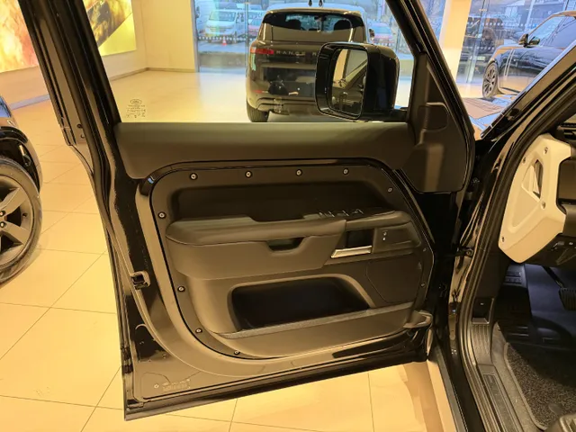 Osobné vozidlá - Land Rover Defender 110 3.0D I6 D250 MHEV S A/T AWD Land Rover Defender - 2026, 8-st. automatická
