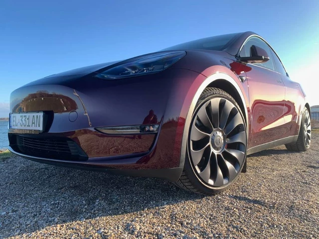 Tesla Model Y Performance All-Wheel Drive